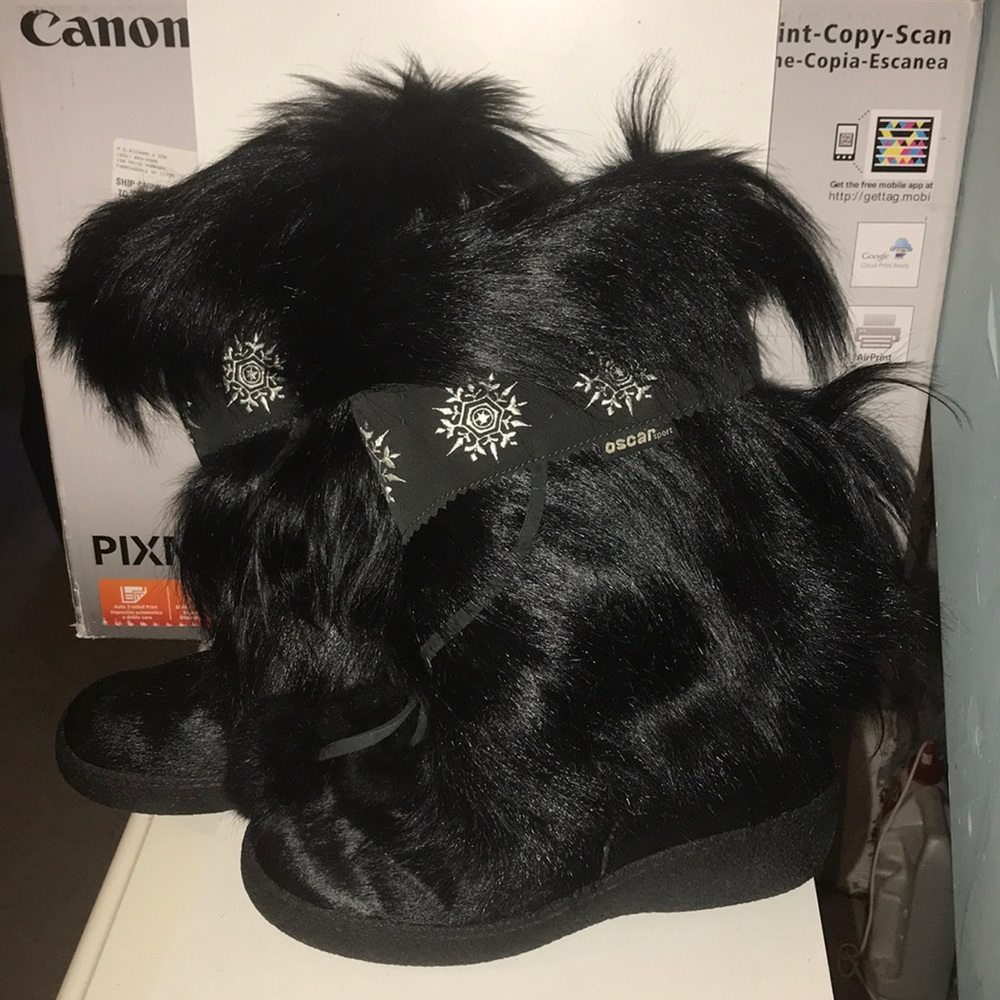 Black fur Oscar Sport boots NEGOTIABLE